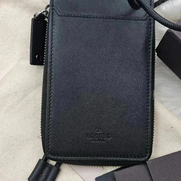 🎁Valentino Garavani Black  Leather Strap Walllet🎁 - Picture 4 of 17